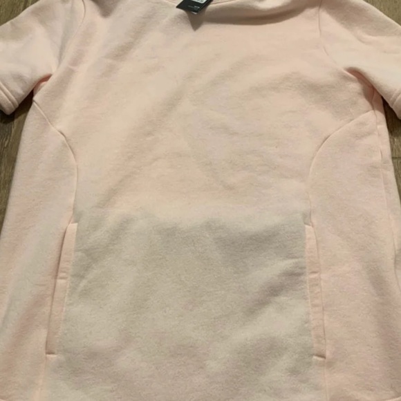 Women's UA Short Sleeve Hoodie
Under Armour - Picture 8 of 9